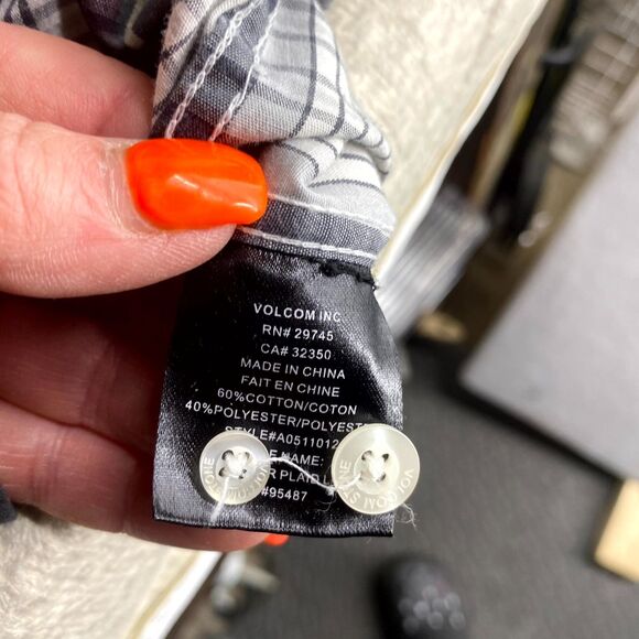 Volcom Lightweight‎ Long Sleeve button Up Flannel Shirt Mens Size XL - Picture 8 of 11